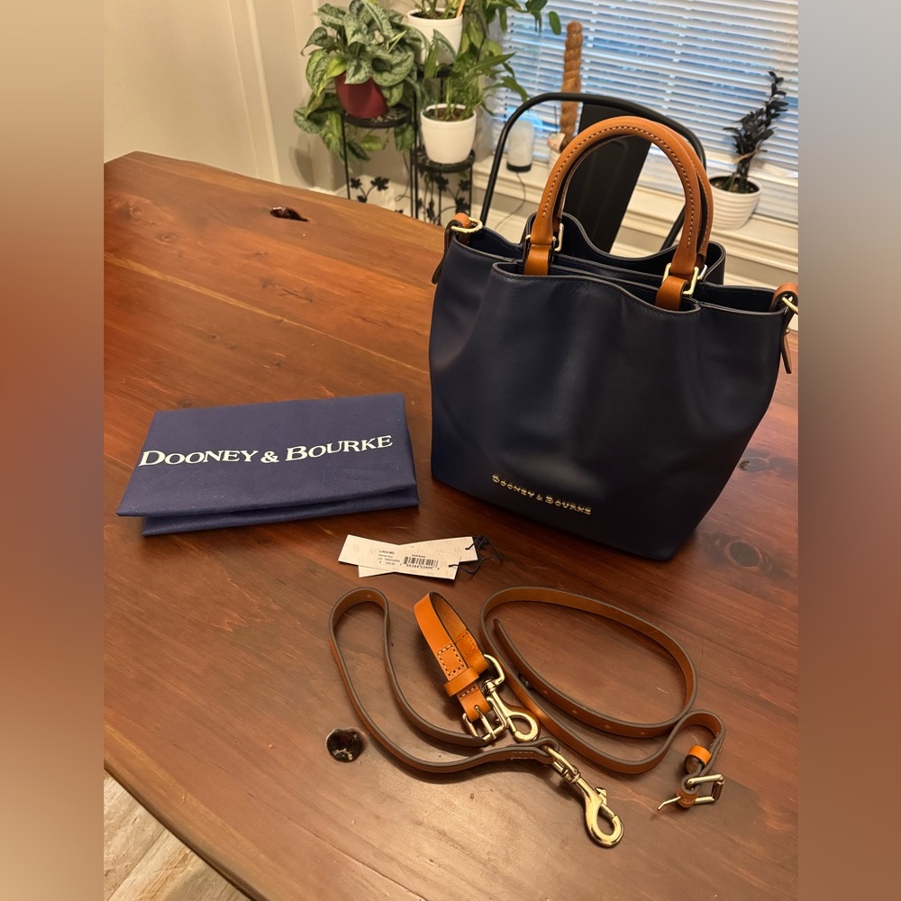 City Leather Dooney and Bourke small Barlow satchel- crossbody in midnight blue.